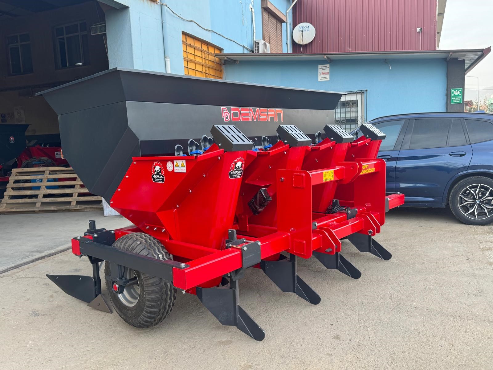 PD4 Süper Otomatik Dört Sıralı Patates Dikim Makinası