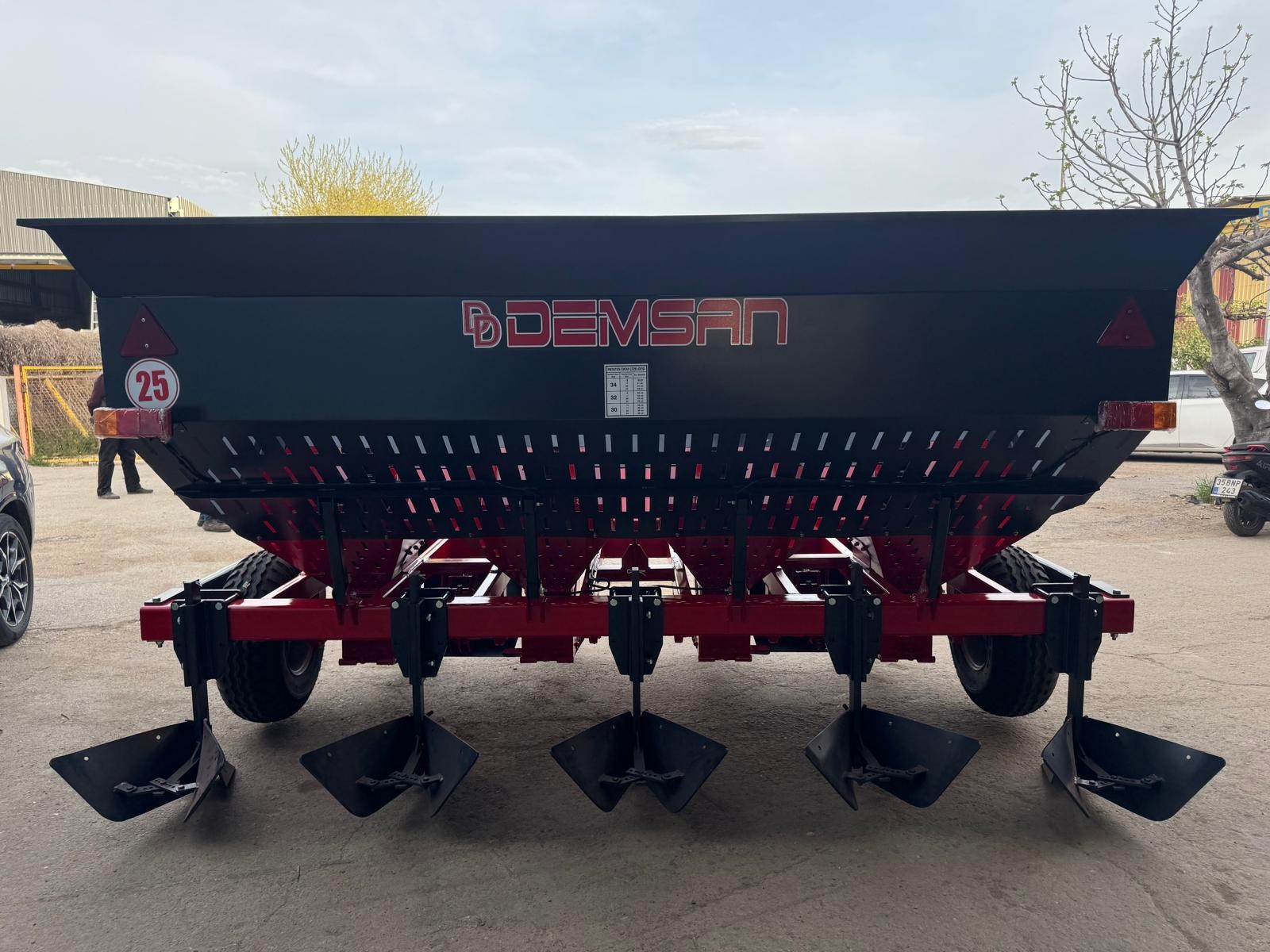 PD4 Süper Otomatik Dört Sıralı Patates Dikim Makinası