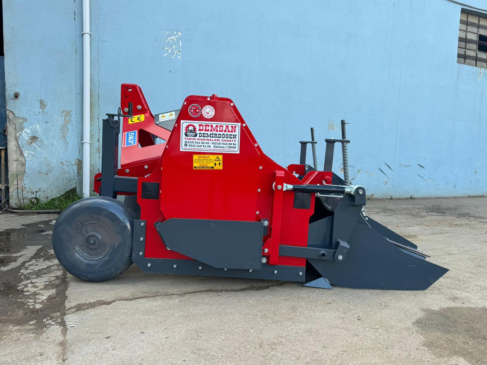 TH4 Dört Sıralı Toprak Hazırlama ve Sırt Yapıcı Makinası