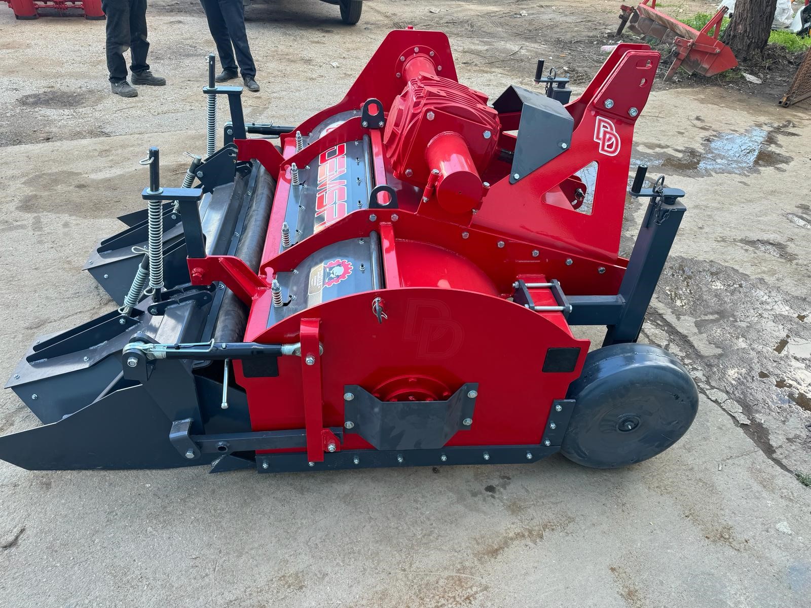 TH2 İki Sıralı Toprak Hazırlama ve Sırt Yapıcı Makinası