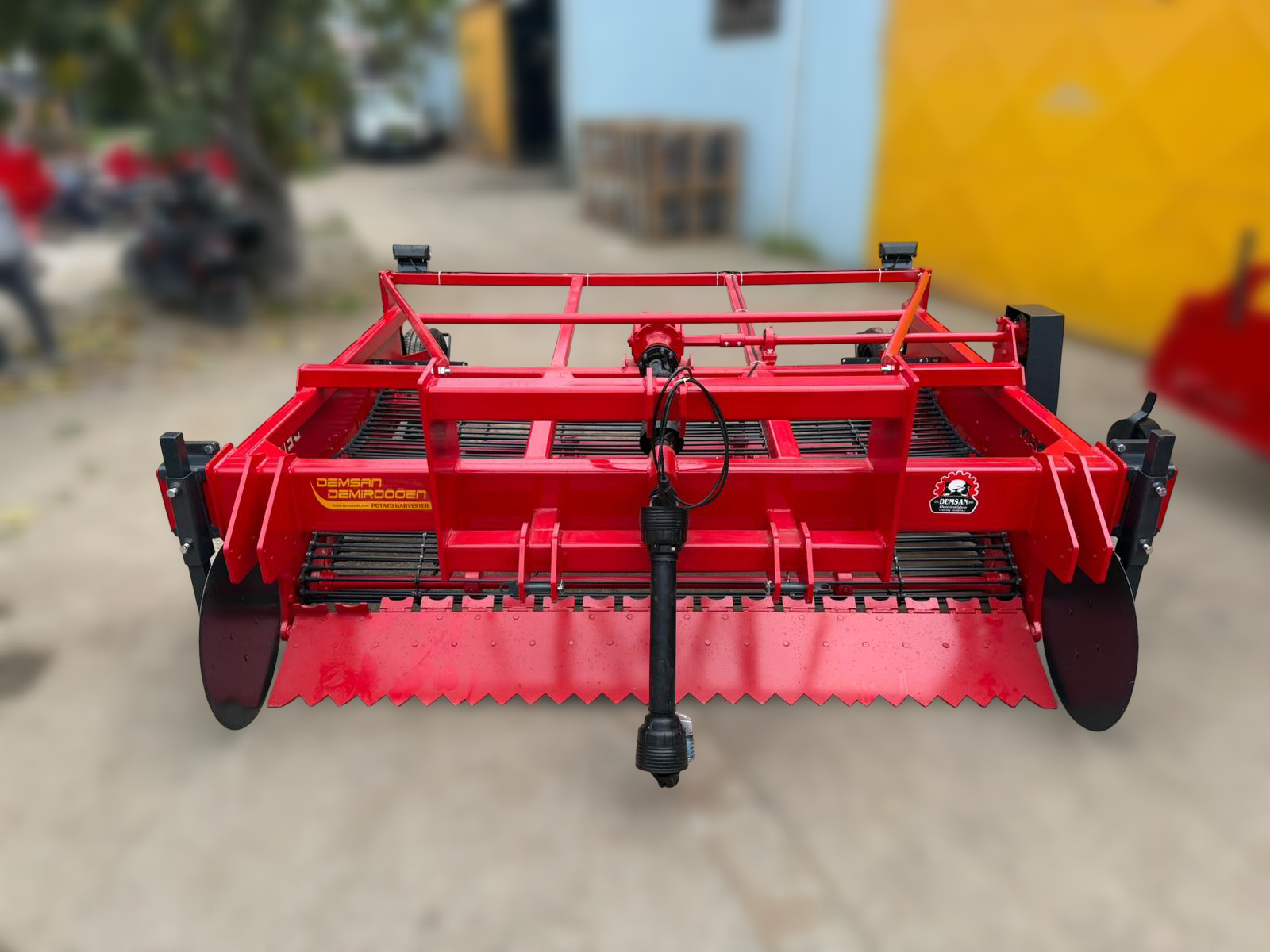 PS4 Dört Sıralı Komple Paletli Patates Söküm Makinası