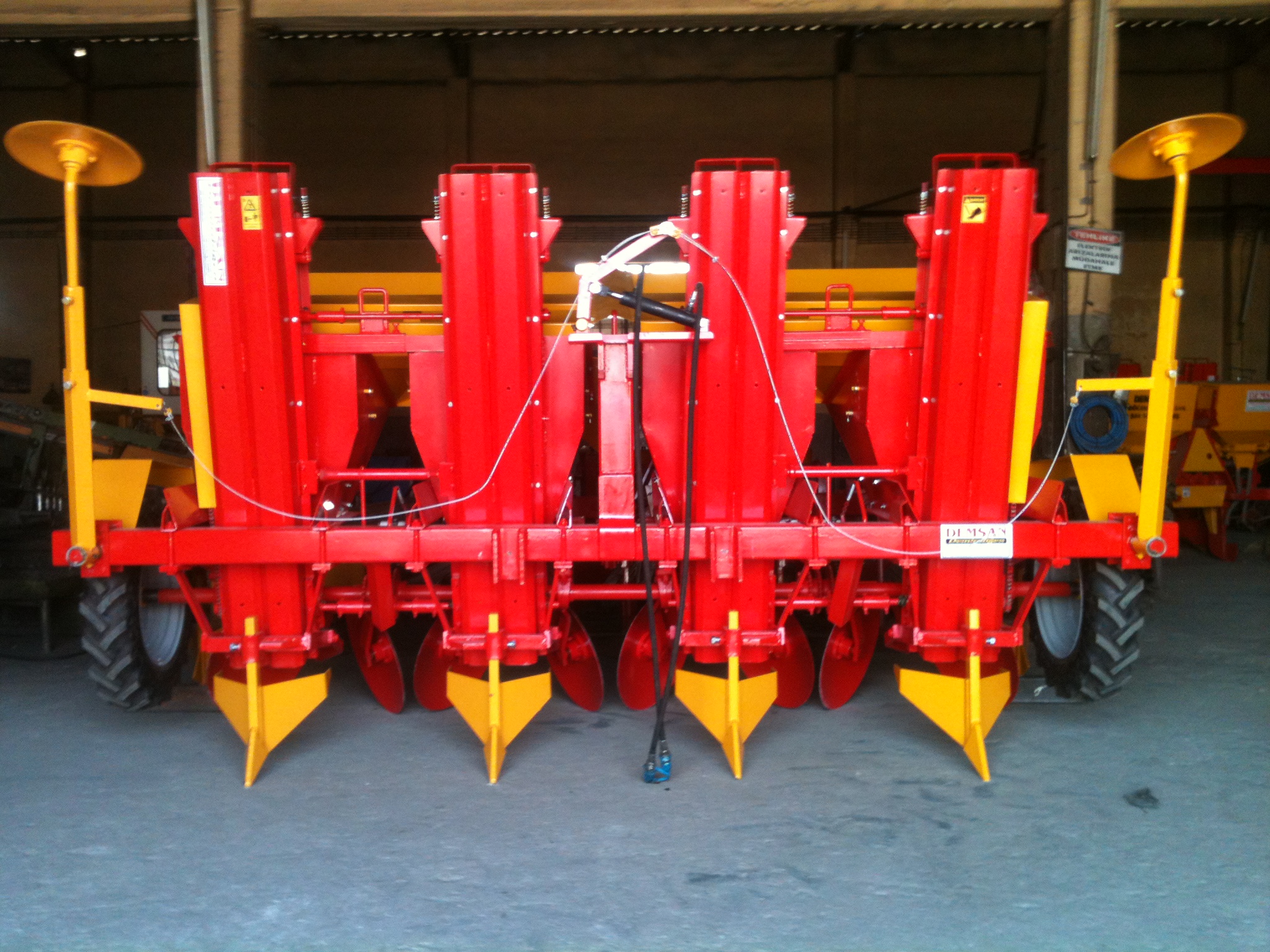 PD4 Otomatik Dört Sıralı Patates Dikim Makinası