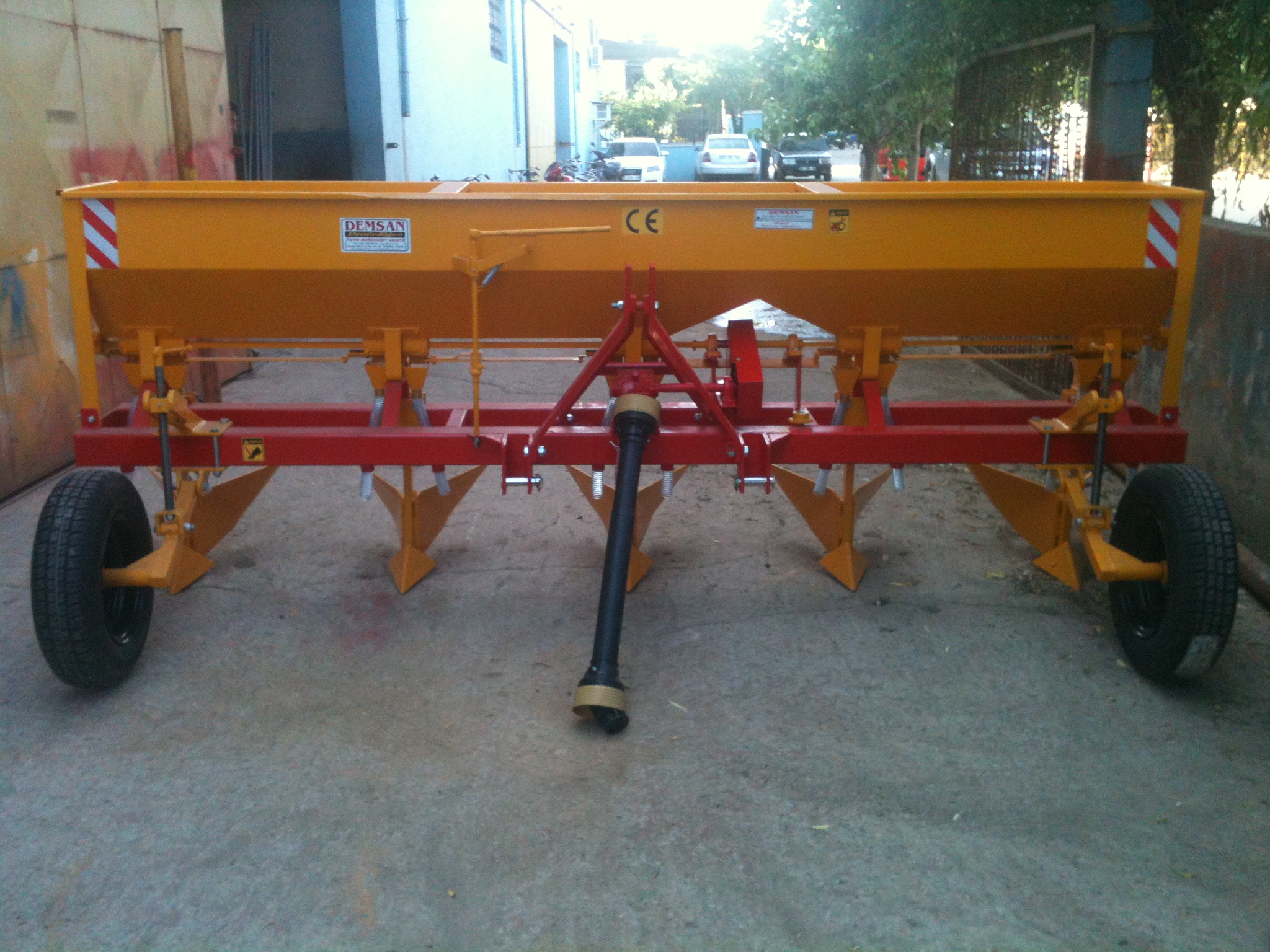 FH2 İki Sıralı Gübreli Ara Çapa ve Doldurma Makinası